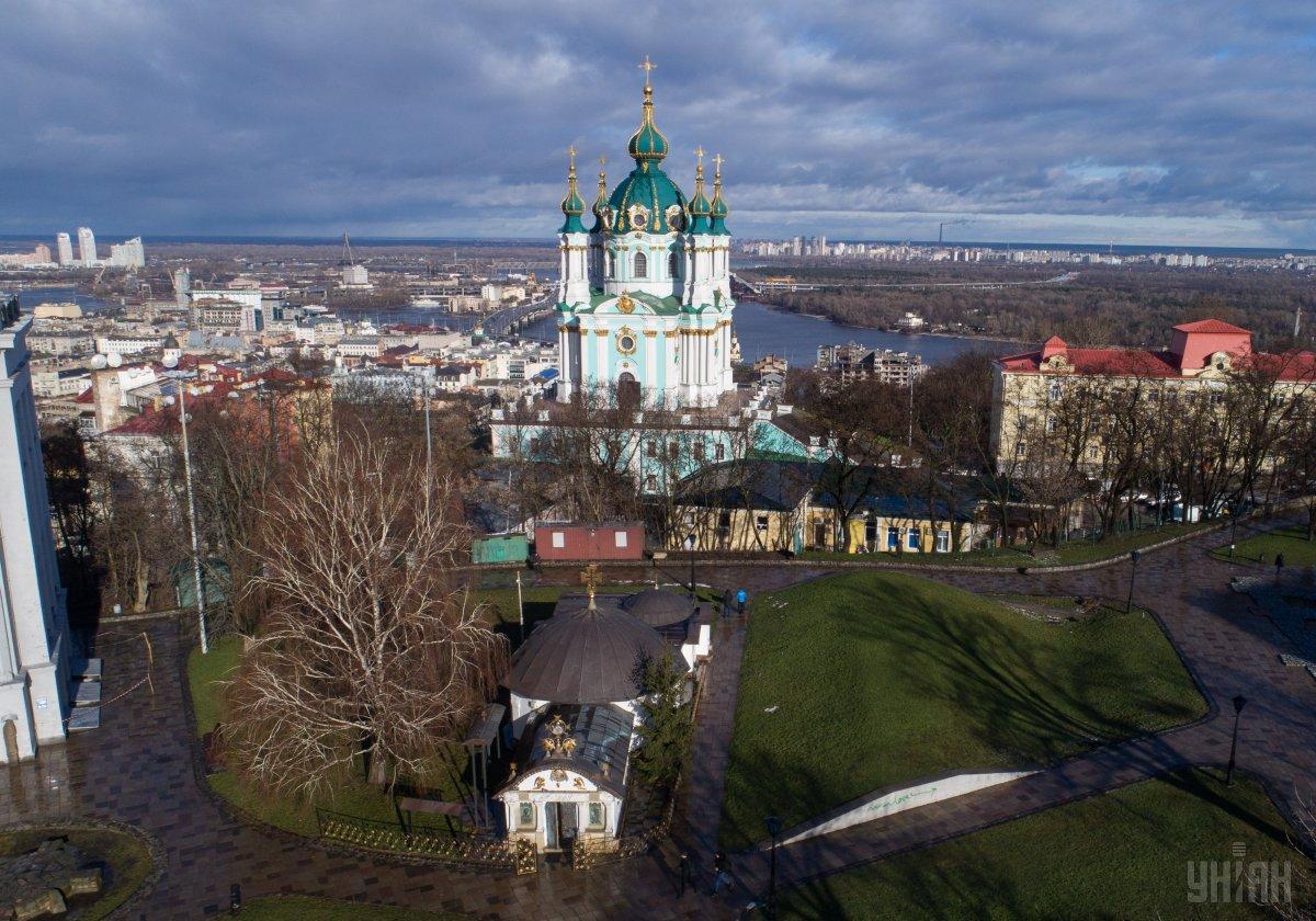 Производство открыты по факту покушения на умышленное уничтожение или повреждение имущества, а также за нарушение равноправия граждан